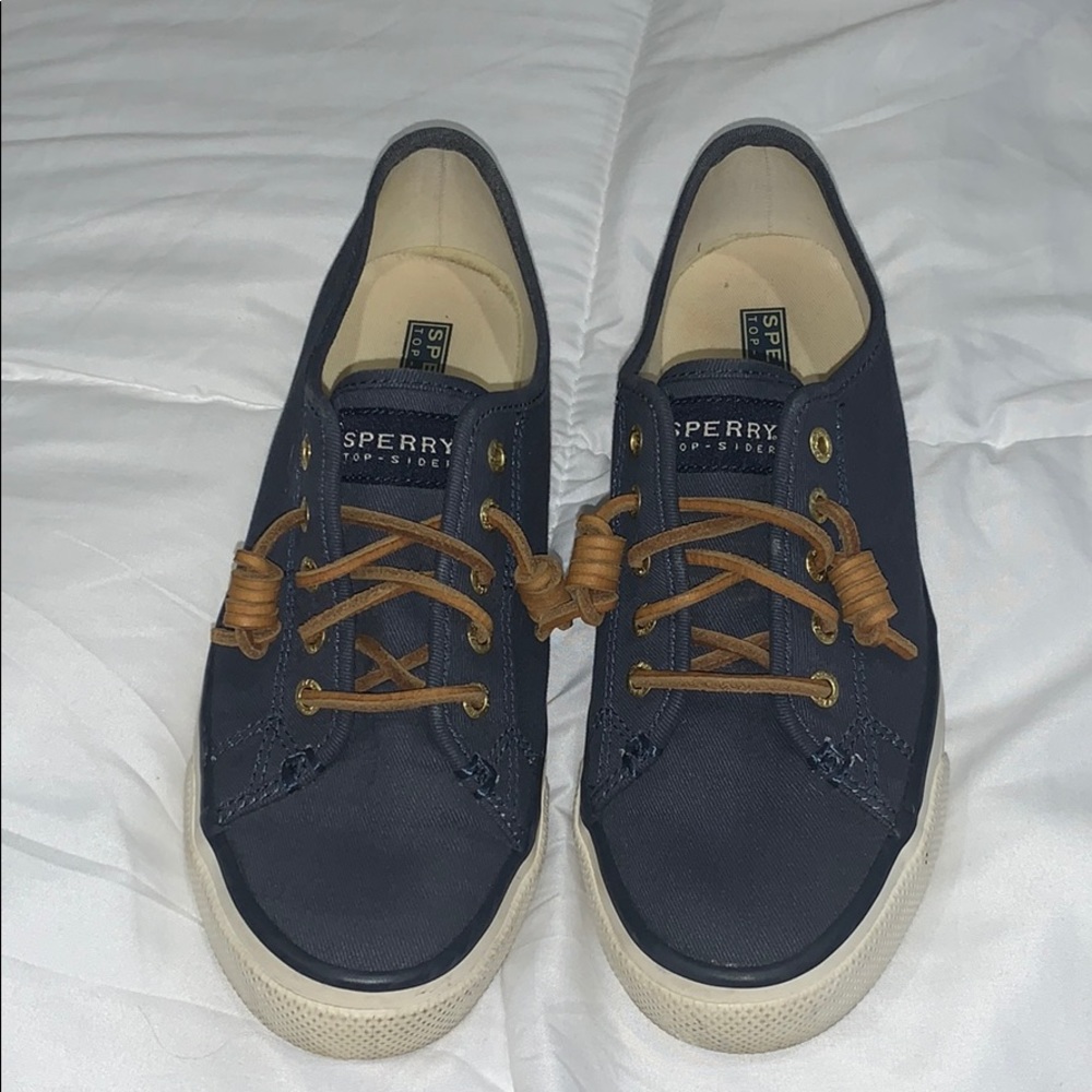Slip on navy Sperry Top-Siders